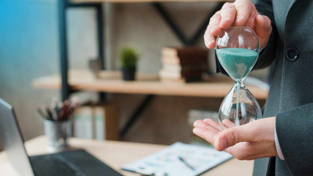 Tempo é Dinheiro: Como a Gestão do Tempo Impacta a Produtividade Empresarial